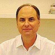 cropped-cropped-dr_mauricio.jpg